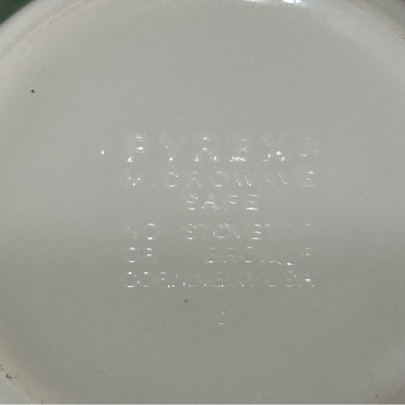 Pyrex Spring Blossom Cream and sugar set Excellent and 2 green Pyrex bowls as is - Picture 8 of 12